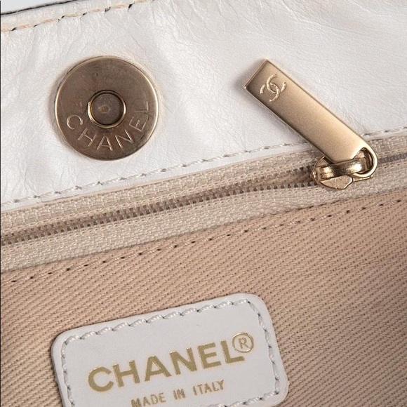 CHANEL Black Canvas white Leather CC Signature Bag - Picture 6 of 16